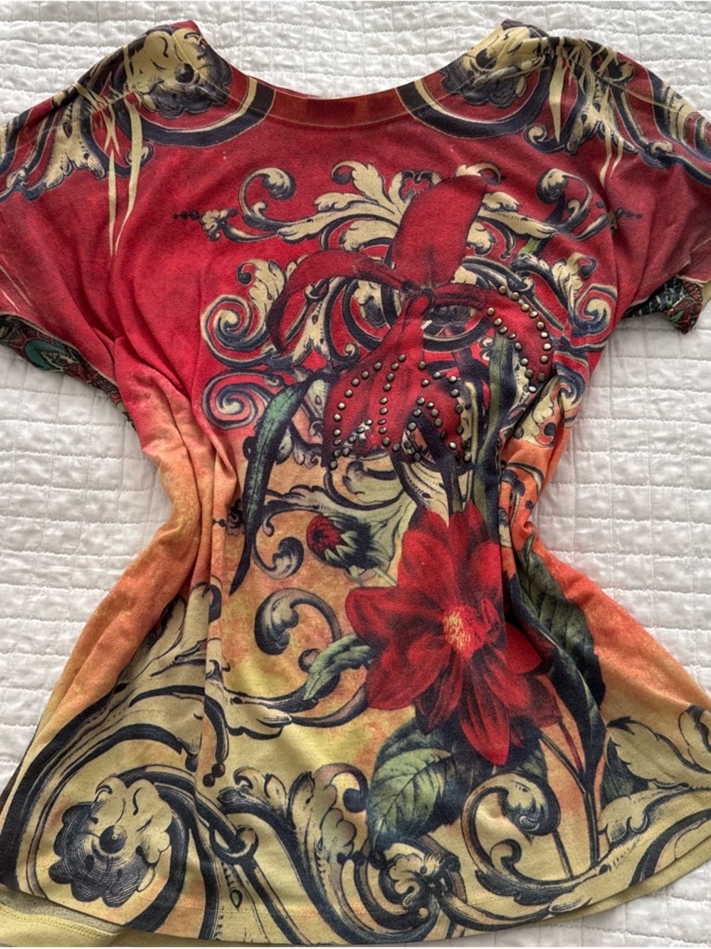 CATO warm tone colorful short sleeve top w floral gothic ornate graphic w studs